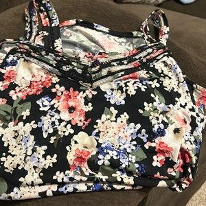 White house black market floral jersey size medium top